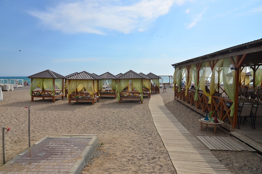 Домики-бунгало на пляже в Новофедоровке