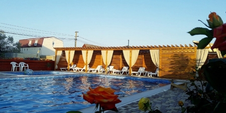 Мини-отель в Новофедоровке с бассейном Квитка